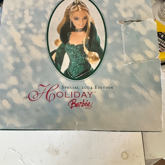 Happy holidays barbie 2004 musical water globe , vintage barbie - Picture 13 of 13